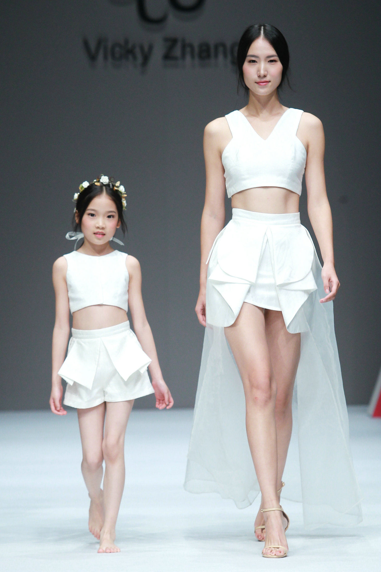 2016春夏系列中国国际时装周 Vicky Zhang·许馨尹亲子装发布