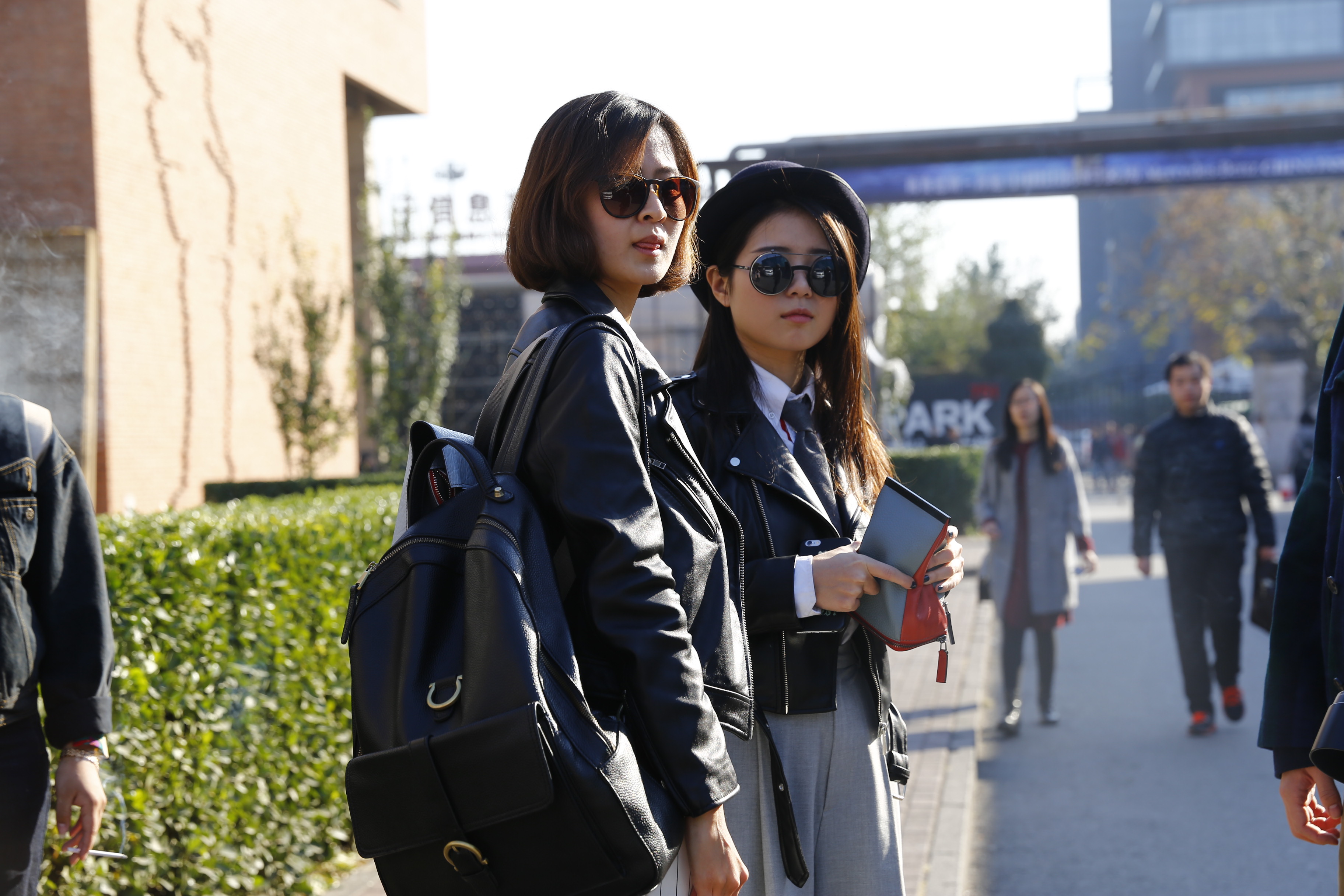 798随处可见头戴黑超的时尚潮人。