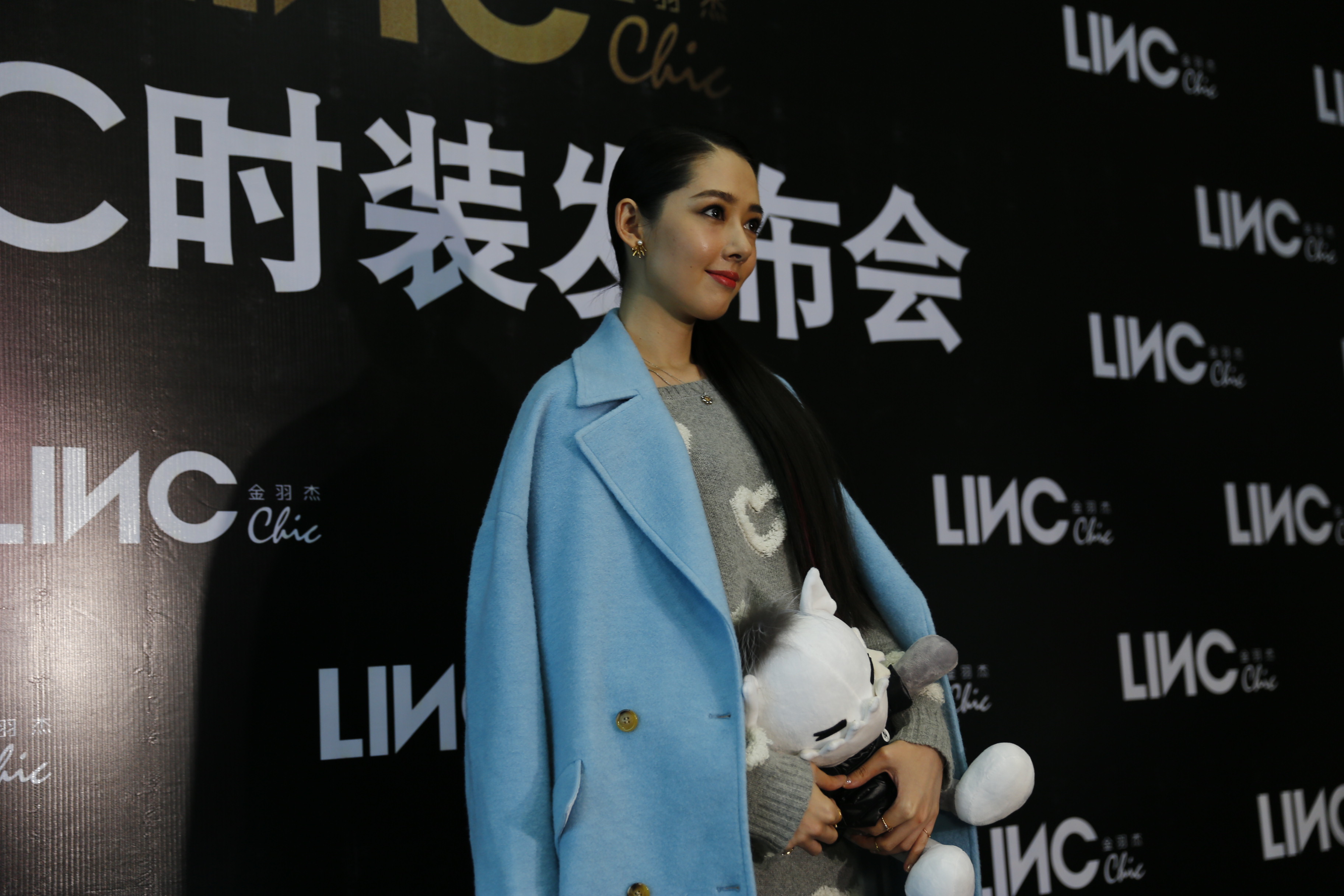 郭碧婷自然美的没话说。