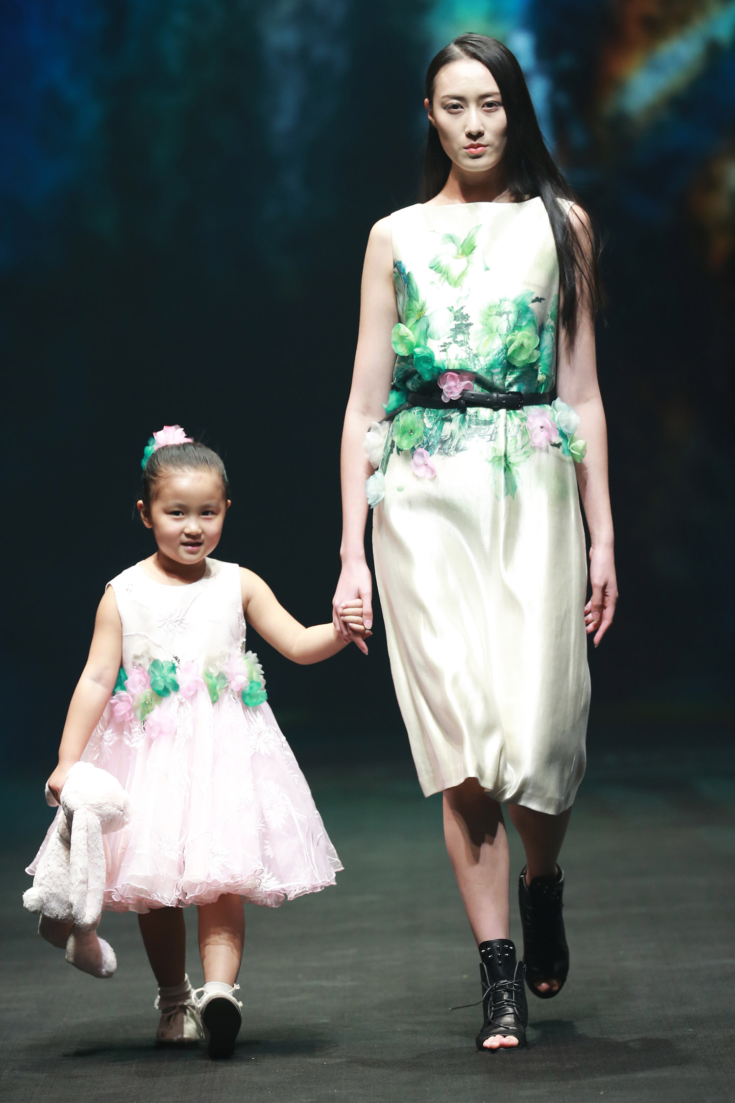 2016春夏系列中国国际时装周 茧迹·李呐时装发布