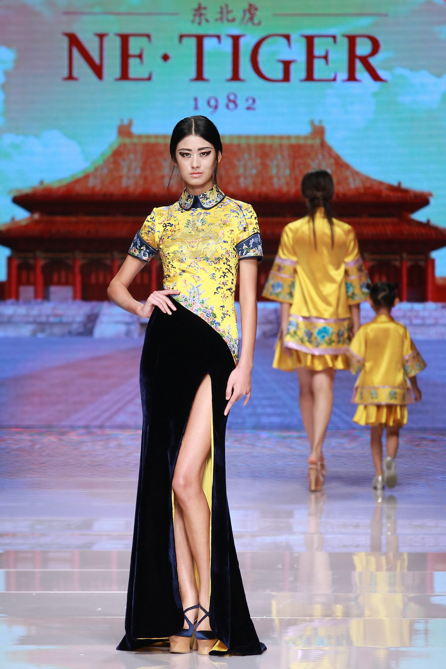 2016春夏系列中国国际时装周 NE·TIGER 2016高级定制华服发布