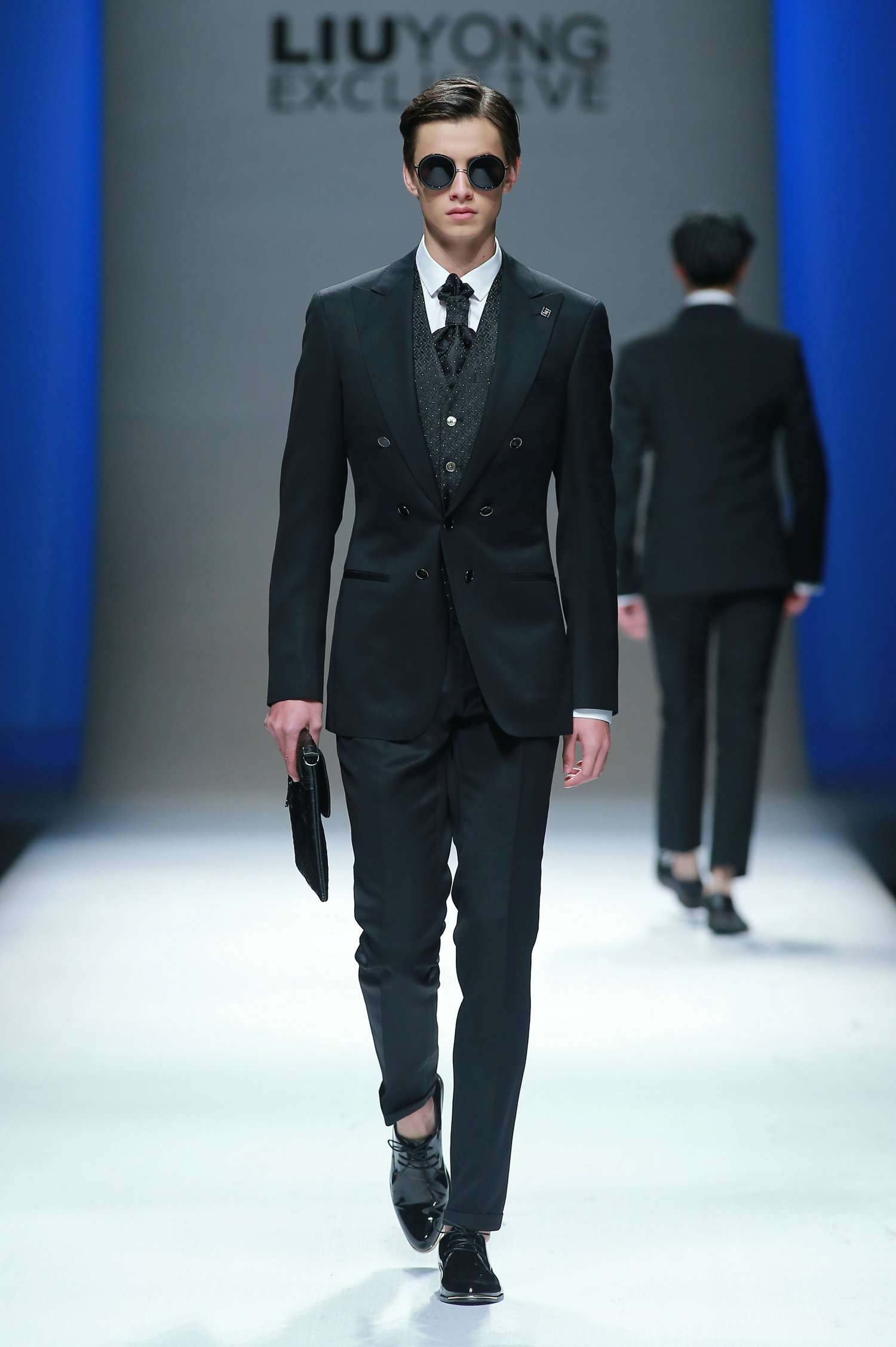 2016春夏系列中国国际时装周 亨利 赫伯特&middot;刘勇私定作品发布