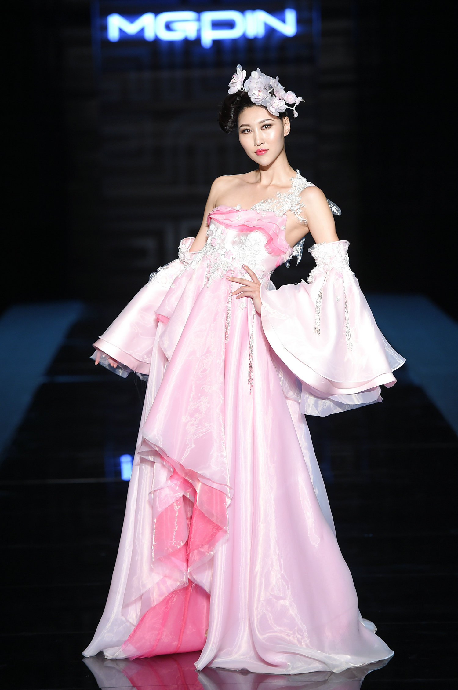 2016春夏系列中国国际时装周 毛戈平·2016MGPIN彩妆造型趋势发布