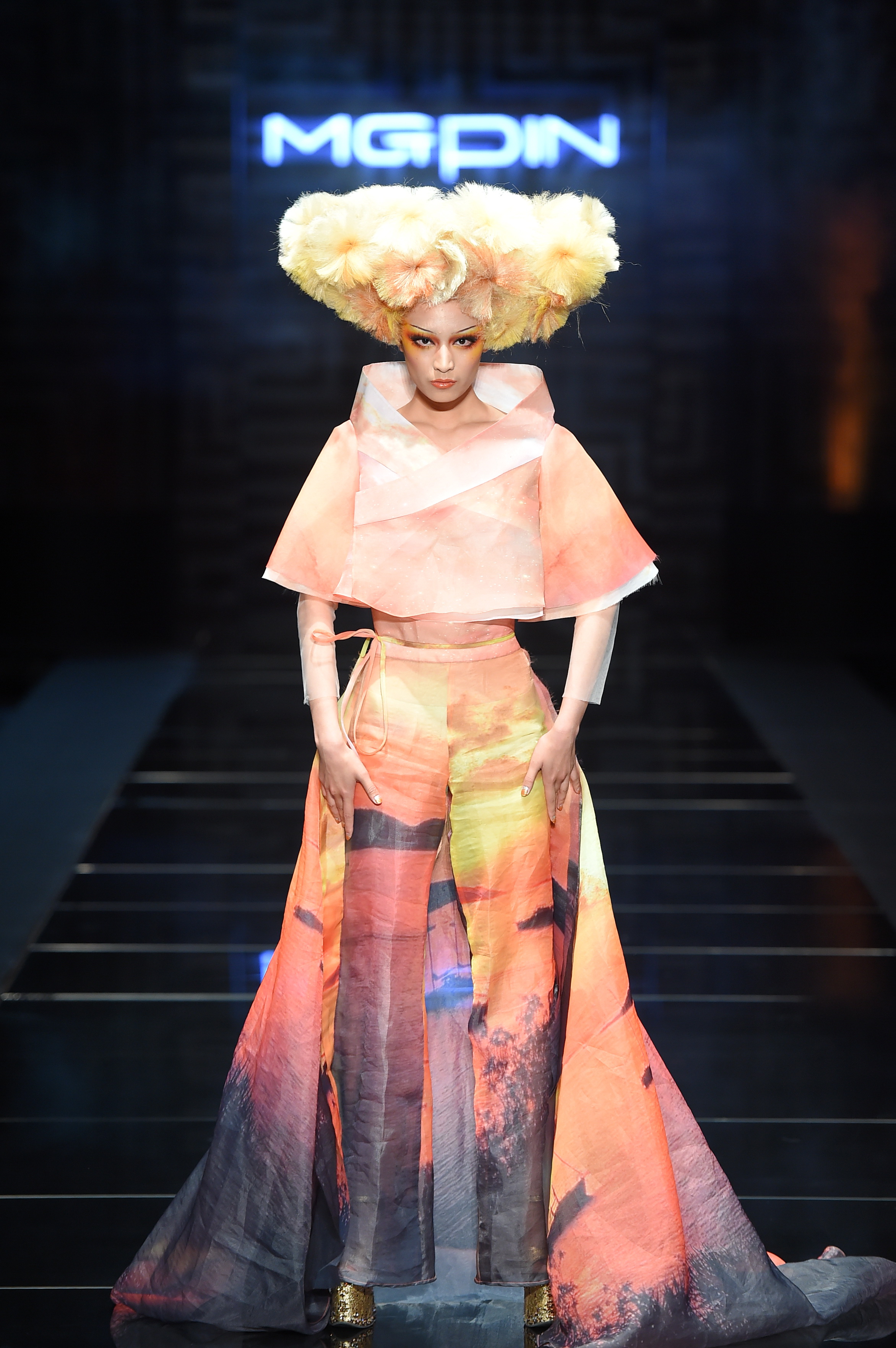 2016春夏系列中国国际时装周 毛戈平·MGPIN彩妆造型趋势发布