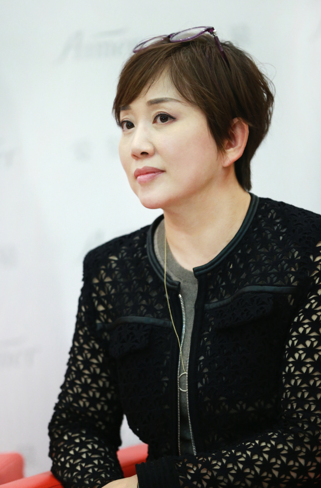 爱慕集团设计总监张虹宇接受新华时尚采访