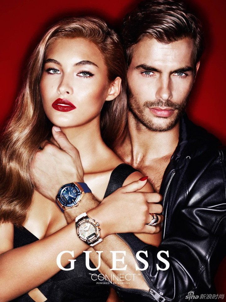 GUESS Holiday2015圣诞假日系列广告大片公布，超模Grace Elizabet、Jacey Elthalion和Megan Williams在极具节日气氛的大红背景前出镜代言演绎。