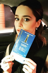 &ldquo;龙妈&rdquo;艾米莉亚&middot;克拉克优雅黑色长裙亮相红毯