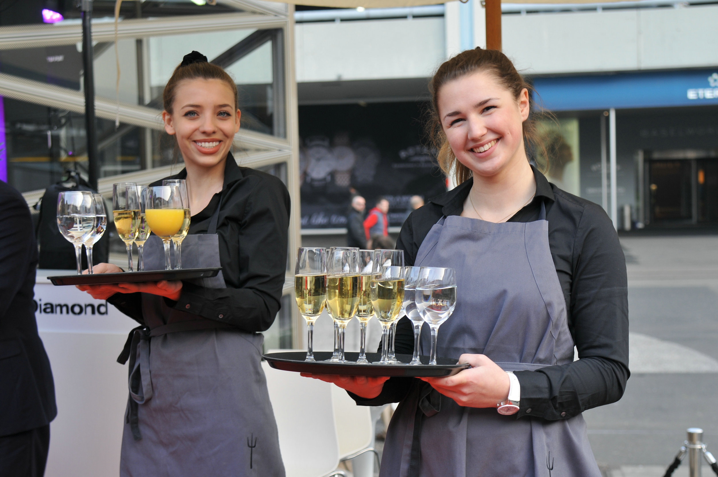 香槟开启&ldquo;金伯利之夜&rdquo;晚宴模式