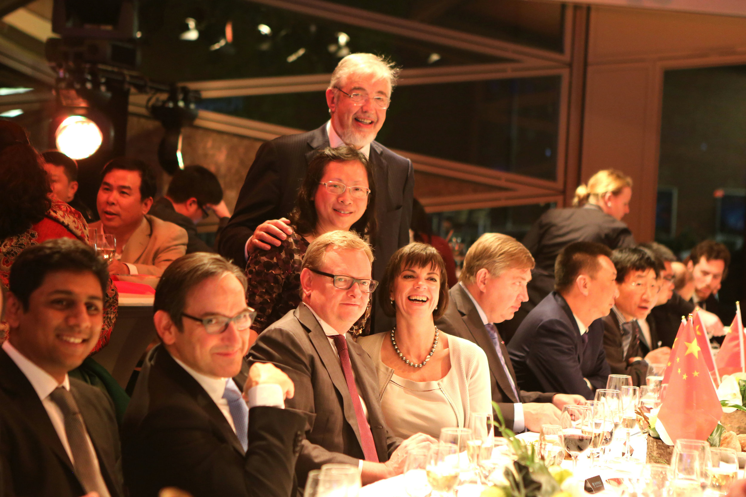 出席&ldquo;金伯利之夜&rdquo;晚宴的国际贵宾合影