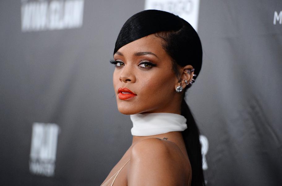 Rihanna拍檔LVMH推出化粧品牌
