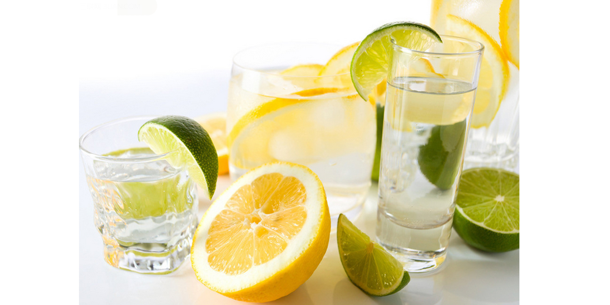 水+檸檬:美白祛斑，潤膚