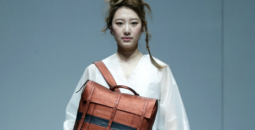 刘盛毅·黄柏青联合手袋秀在京举行