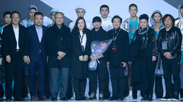 黄皆明运动装发布会