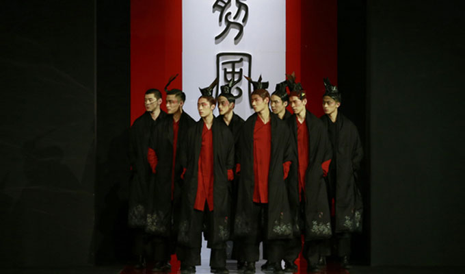 中国国际时装周：刘江宏&middot;龙剪风作品发布