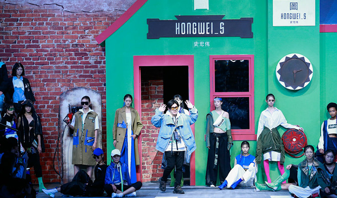 “HONGWEI_S·史宏伟”中国国际时装周2019春夏发布