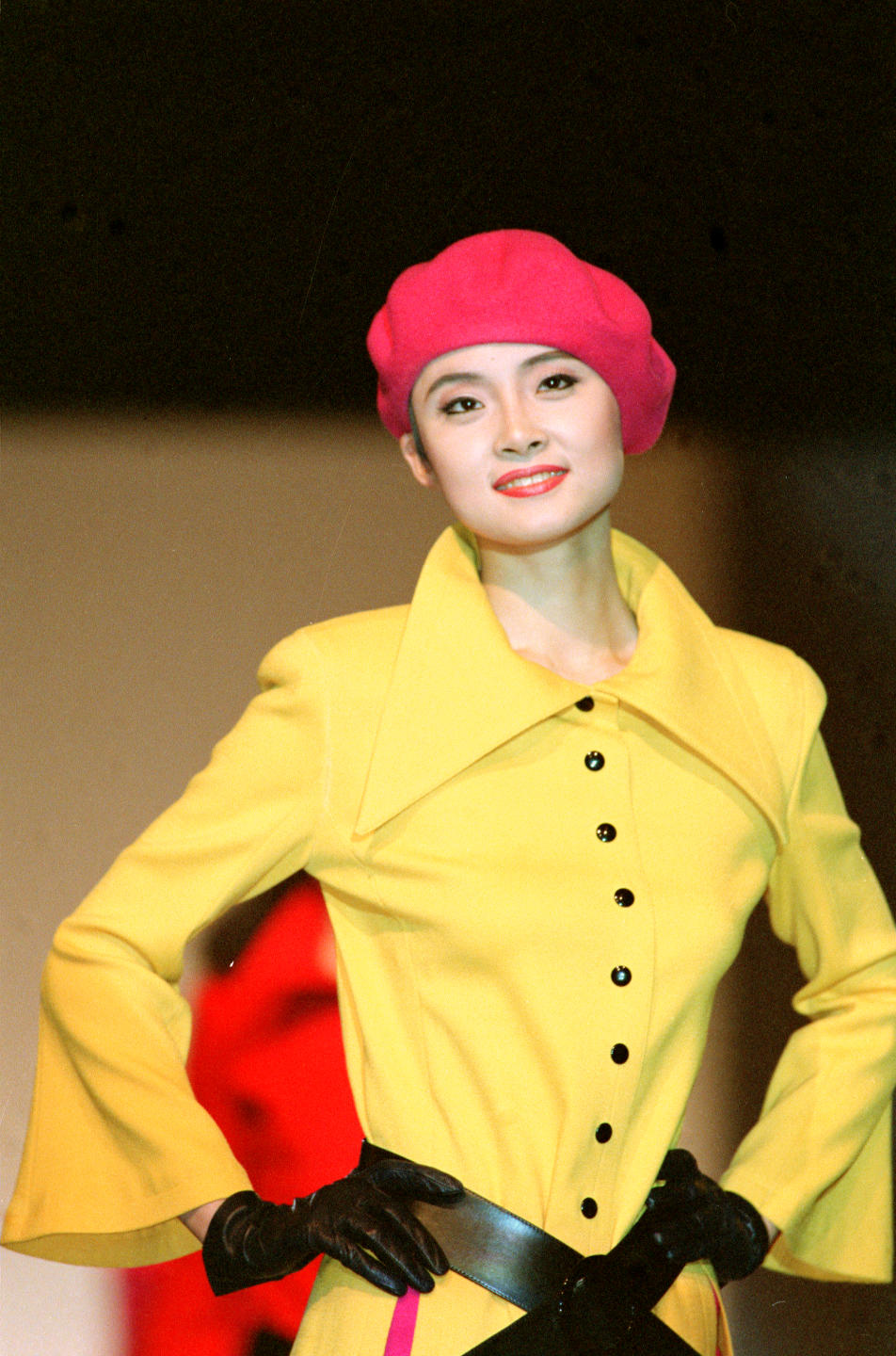 93中國國際服裝服飾博覽會，于5月14日至19日在北京國際貿易中心舉行。法國服裝設計大師皮爾·卡丹推出的充滿青春活力的秋裝。新華社記者董蘇華攝（1993年5月27日發）