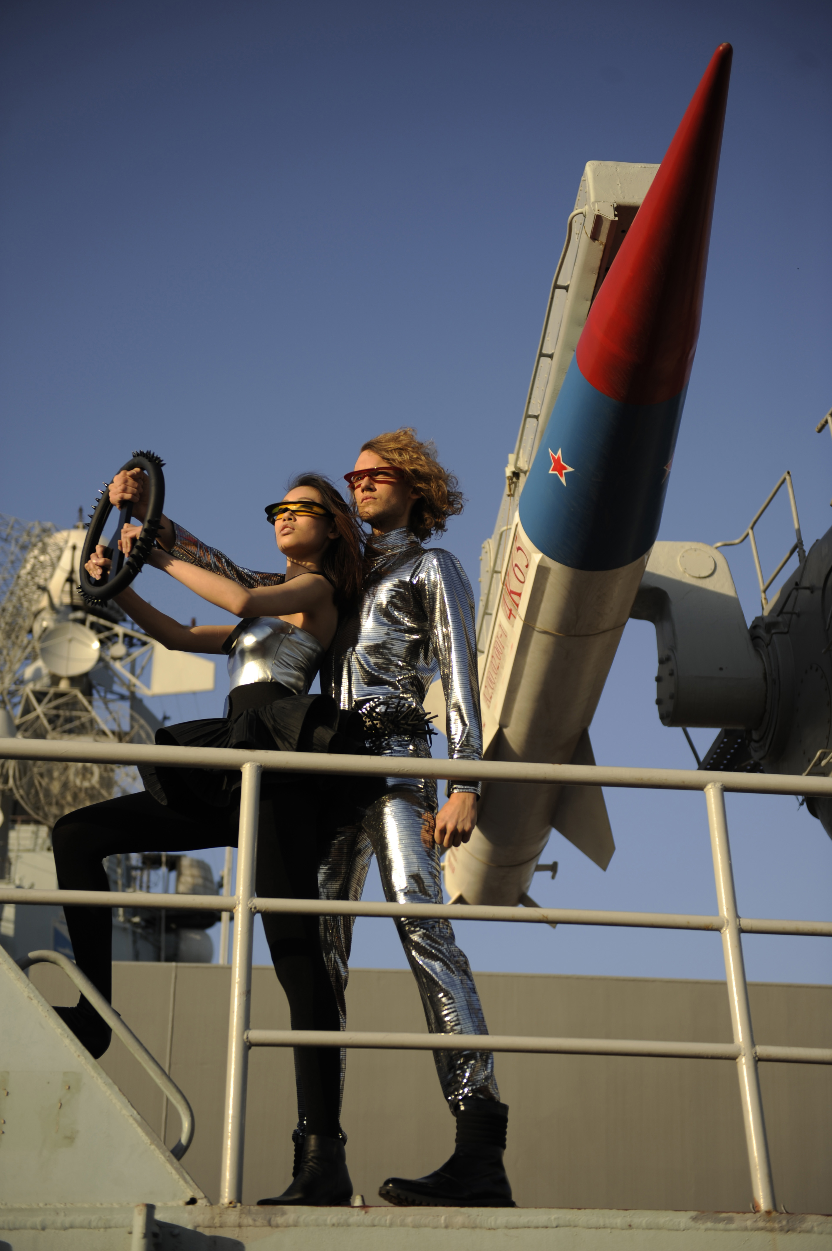 2011年為《和平之舟》發布會在天津航母拍攝廣告片。