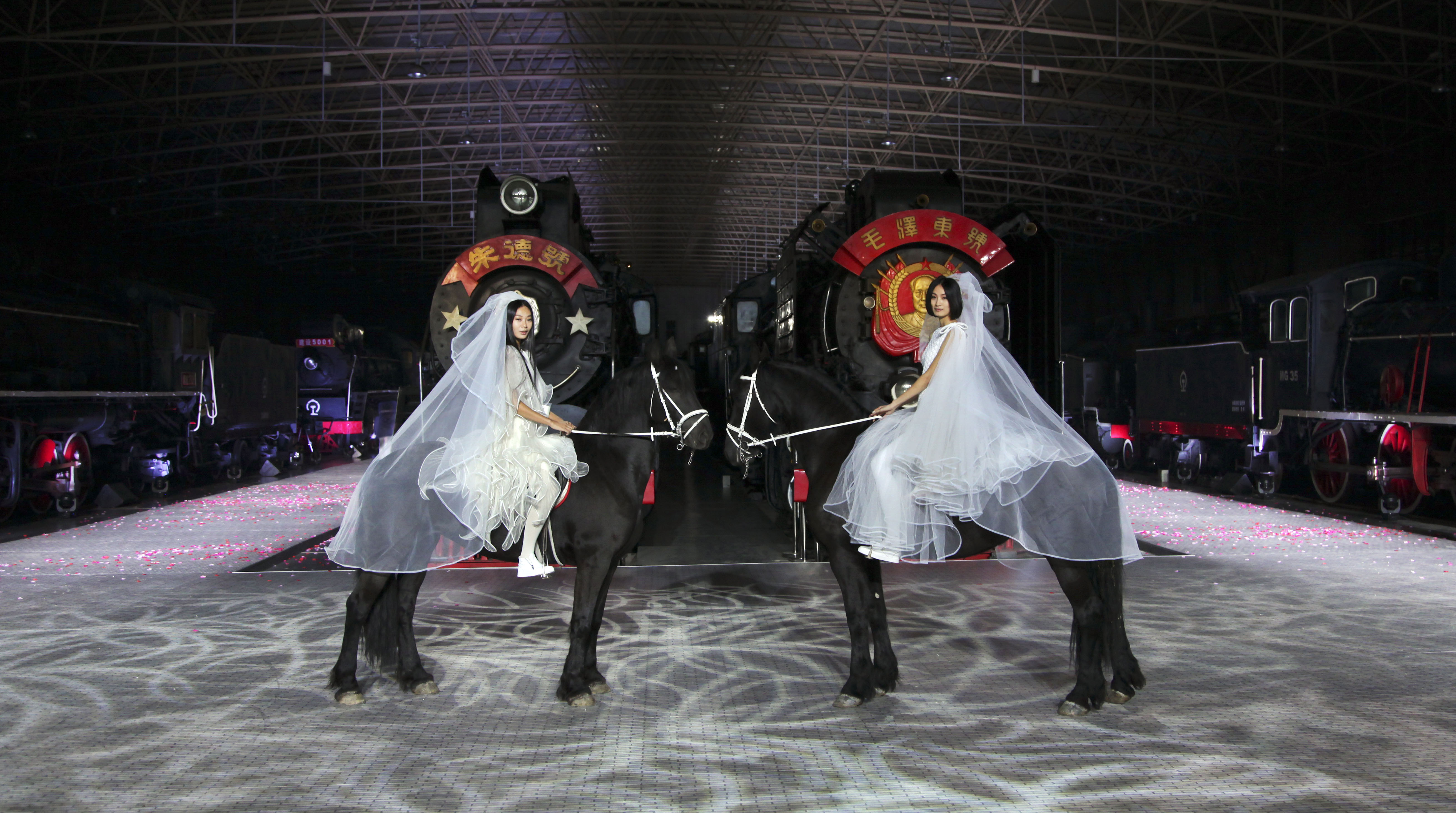 2015年中国铁道博物馆《回归自然的旅途》主题时装发布会。