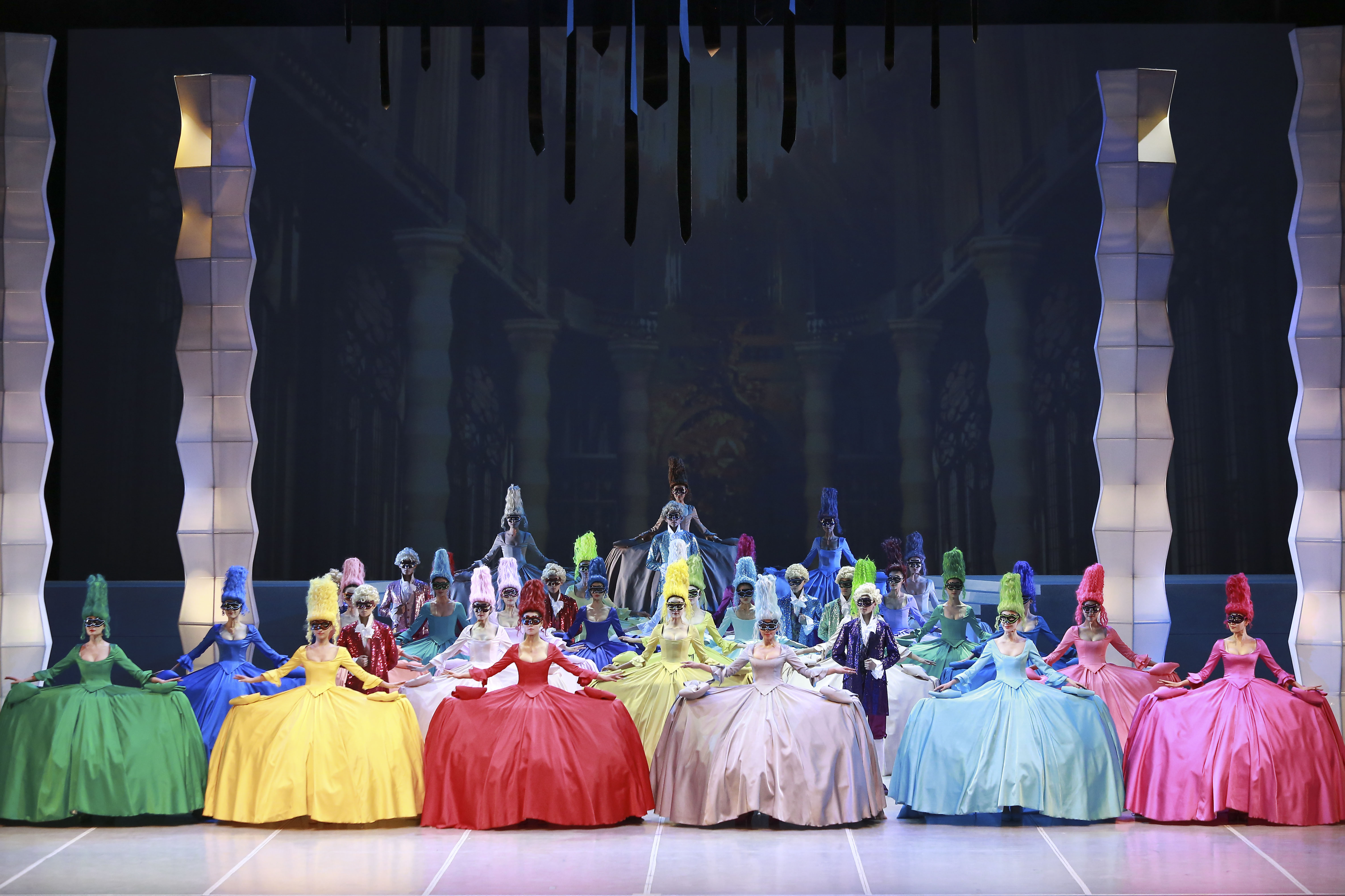 2014年作為中法建交五十周年大型活動之一的時尚芭蕾舞劇《時尚傳奇》在北京中國國家大劇院隆重上演。