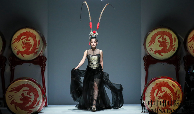 京艳时尚&middot;梦回华夏 郝为民&David Sylvia大秀亮相