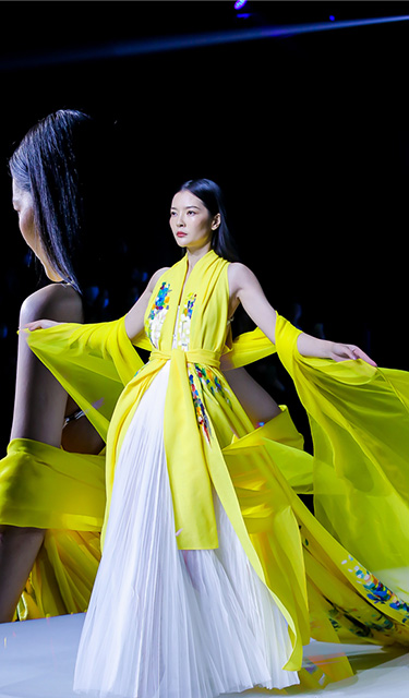 尚谷传祺·卢薪羽主题大秀“赋”新品发布