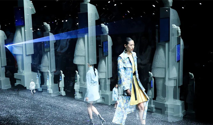 D.MARTINA QUEEN丁洁首秀2021春夏中国国际时装周