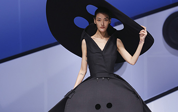 设计师杨紫琪携Comunque Yang空氧