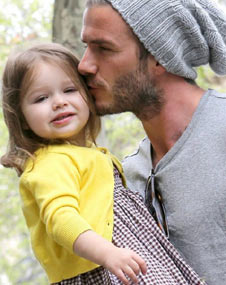 小贝抱小七街头亲吻集锦