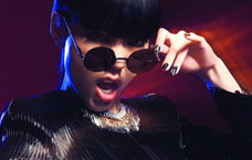 吴莫愁黑白光影女王气场露雏形