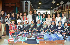 夏华西南寻绣艺 依文再融传统与时尚