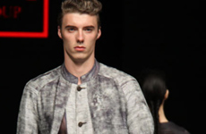 依文刺绣水墨画融入男装时尚