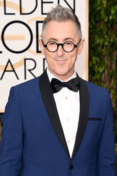 艾伦&middot;卡明第一个抵达红毯 蓝色西装尽显复古范儿