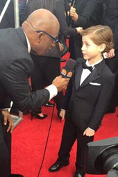 小演员雅各布&middot;特瑞布雷 西装造型可爱值爆表