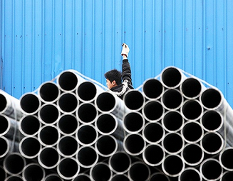 观点：对钢企不能踩一脚，应拉一把