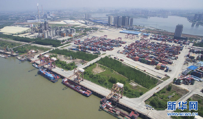 航拍"长江中上游最大的集装箱码头"武汉新港阳逻集装箱港区