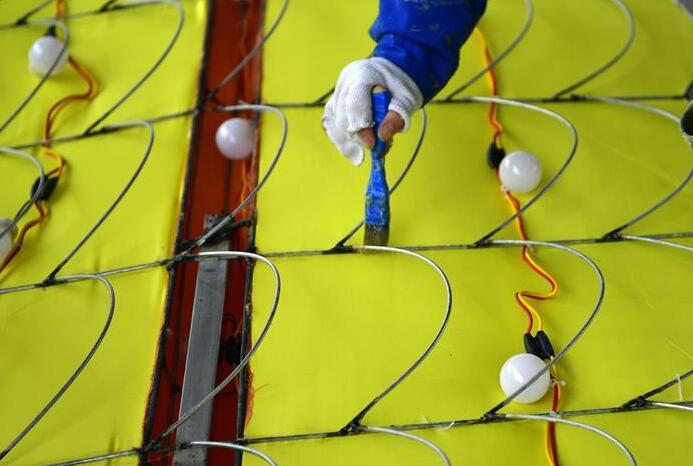 &ldquo;自貢燈會&rdquo;彩燈制作如火如荼