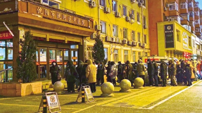 “煎饼果子铺式”的中医院,为何半夜就排起挂号长队