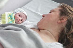 母亲的伟大！直击剖腹产分娩手术全过程