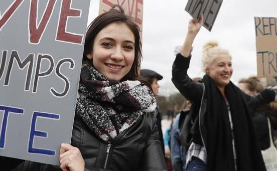 巴黎民眾抗議特朗普行政令