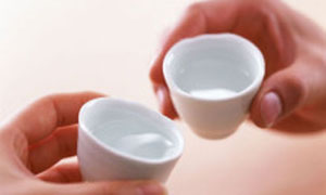 白酒业寒冬未退 酒企豪赌理财产品当救命稻草