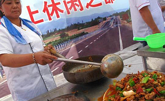 新疆沙湾大盘美食文化旅游节开幕