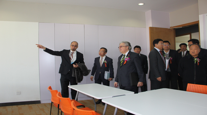 瑞士驻华大使等嘉宾参观培训中心