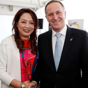 中新领导人见证签约