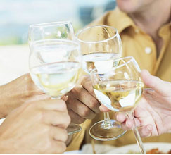 7家酒企预告全年业绩负增长