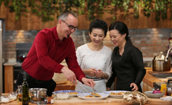 龚琳娜老公上《回家吃饭》共谱&ldquo;神曲&rdquo;