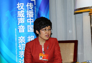 张淑琴代表:希望一杯牛奶一个鸡蛋能覆盖东部贫困地区