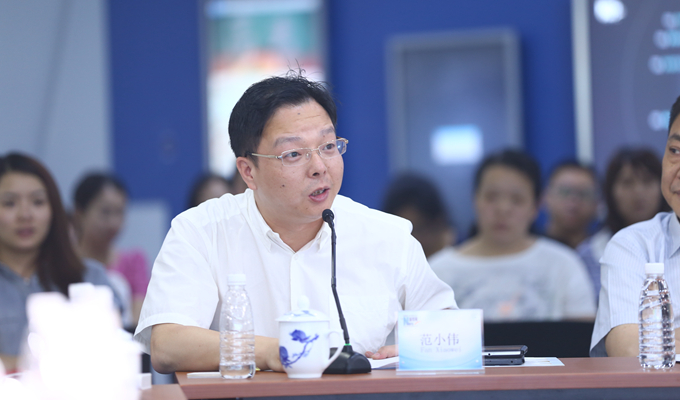 中央网信办网络社会工作局副局长范小伟发言