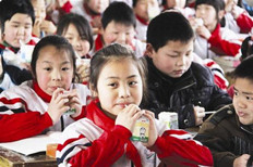 农村学生营养改善计划不可缺少学生奶