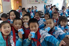 哈尔滨试水课间“一杯奶”助中小学生成长