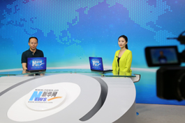 访谈嘉宾与主持人合影